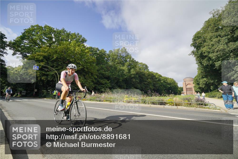 14.09.2025 - Stadtparktriathlon Michael Burmester http://msf.ph/oto/8891681 14.09.2025 10:41:32 Radfahren 654, 674, 681, 698, 716, 728, 744, 749, 755 meine-sportfotos.de