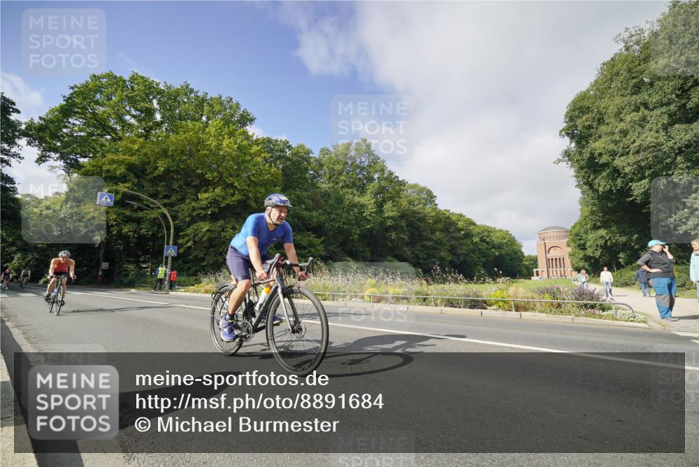14.09.2025 - Stadtparktriathlon Michael Burmester http://msf.ph/oto/8891684 14.09.2025 10:41:36 Radfahren 654, 674, 681, 698, 716, 744, 749, 755 meine-sportfotos.de