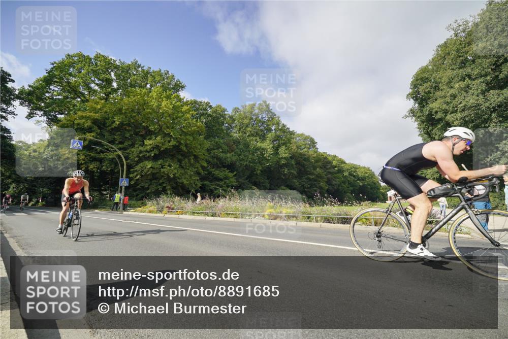 14.09.2025 - Stadtparktriathlon Michael Burmester http://msf.ph/oto/8891685 14.09.2025 10:41:37 Radfahren 654, 681, 698, 716, 744, 749, 755 meine-sportfotos.de