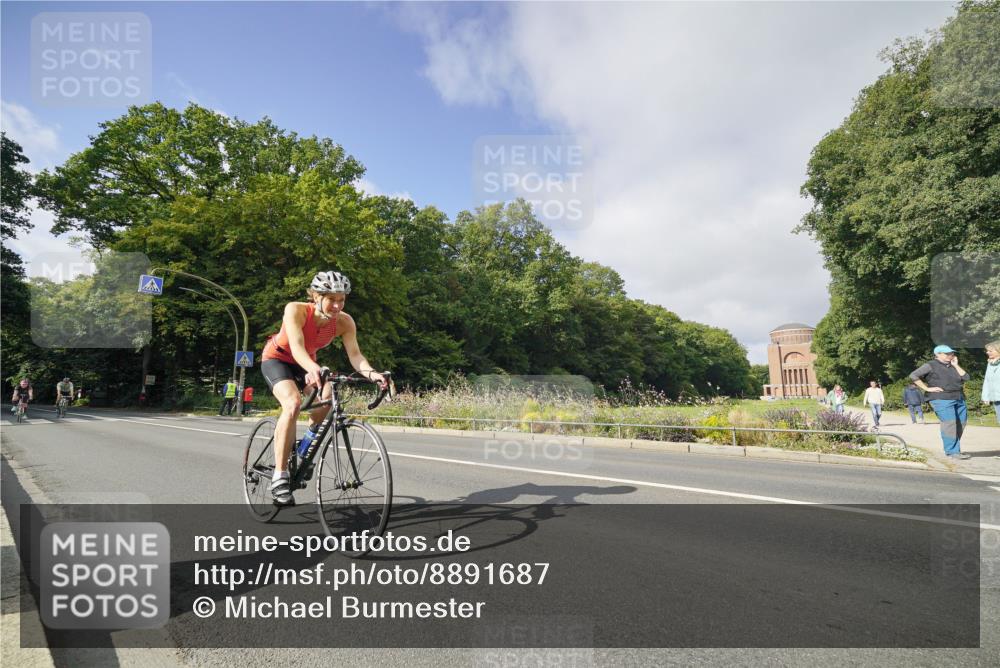 14.09.2025 - Stadtparktriathlon Michael Burmester http://msf.ph/oto/8891687 14.09.2025 10:41:37 Radfahren 654, 681, 698, 716, 744, 749, 755 meine-sportfotos.de