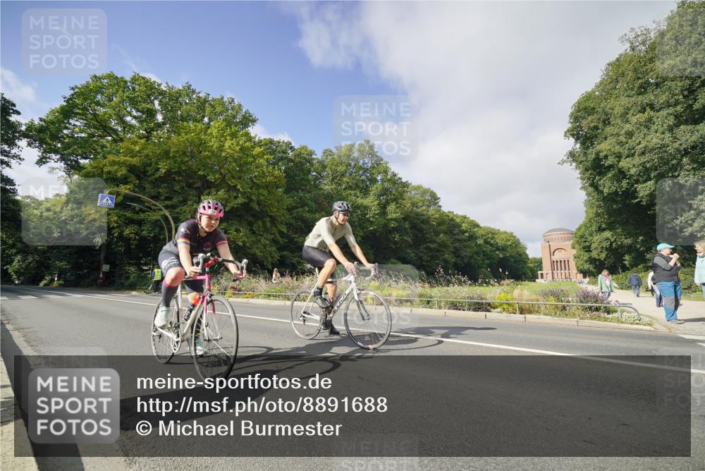 14.09.2025 - Stadtparktriathlon Michael Burmester http://msf.ph/oto/8891688 14.09.2025 10:41:40 Radfahren 681, 698, 716, 744, 749, 755 meine-sportfotos.de