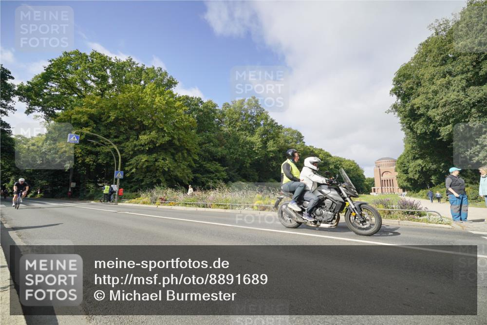 14.09.2025 - Stadtparktriathlon Michael Burmester http://msf.ph/oto/8891689 14.09.2025 10:41:47 Radfahren 683, 760, 774, 820 meine-sportfotos.de