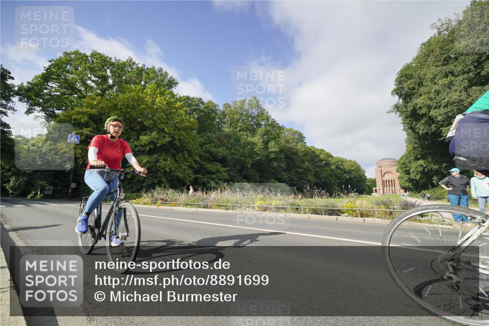 14.09.2025 - Stadtparktriathlon Michael Burmester http://msf.ph/oto/8891699 14.09.2025 10:42:00 Radfahren 602, 638, 678, 739, 820 meine-sportfotos.de