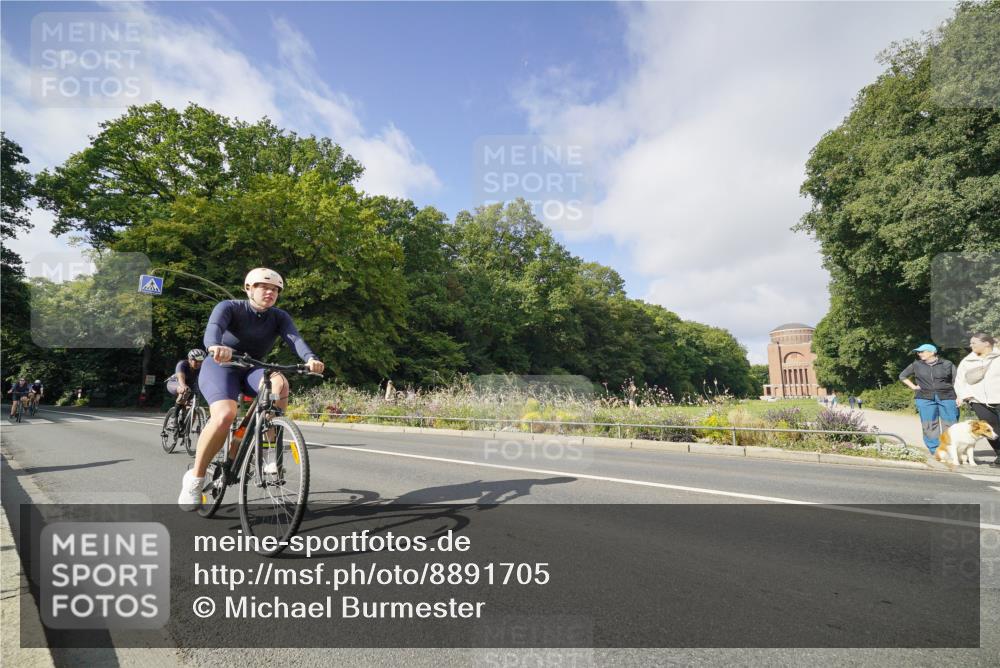 14.09.2025 - Stadtparktriathlon Michael Burmester http://msf.ph/oto/8891705 14.09.2025 10:42:17 Radfahren 599, 621, 628, 657, 676, 692, 754 meine-sportfotos.de