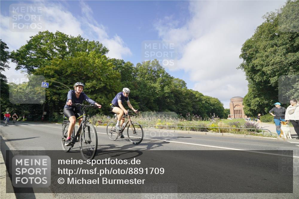 14.09.2025 - Stadtparktriathlon Michael Burmester http://msf.ph/oto/8891709 14.09.2025 10:42:21 Radfahren 599, 621, 628, 657, 676, 692, 754 meine-sportfotos.de