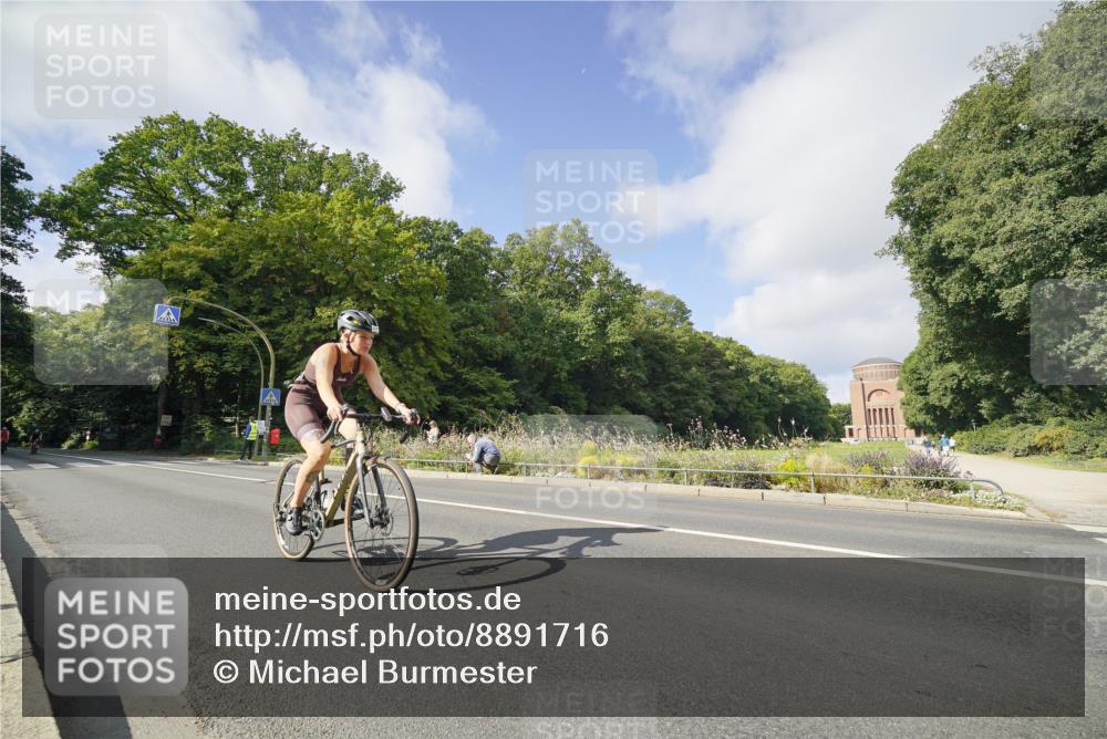 14.09.2025 - Stadtparktriathlon Michael Burmester http://msf.ph/oto/8891716 14.09.2025 10:42:50 Radfahren 646, 659, 708, 724, 767 meine-sportfotos.de