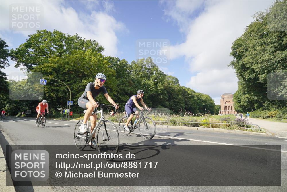 14.09.2025 - Stadtparktriathlon Michael Burmester http://msf.ph/oto/8891717 14.09.2025 10:42:55 Radfahren 646, 659, 710, 767, 772 meine-sportfotos.de