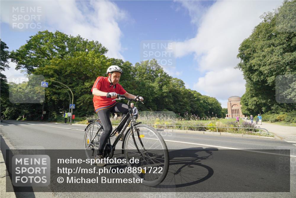 14.09.2025 - Stadtparktriathlon Michael Burmester http://msf.ph/oto/8891722 14.09.2025 10:43:07 Radfahren 600, 601, 663, 664, 710, 772 meine-sportfotos.de