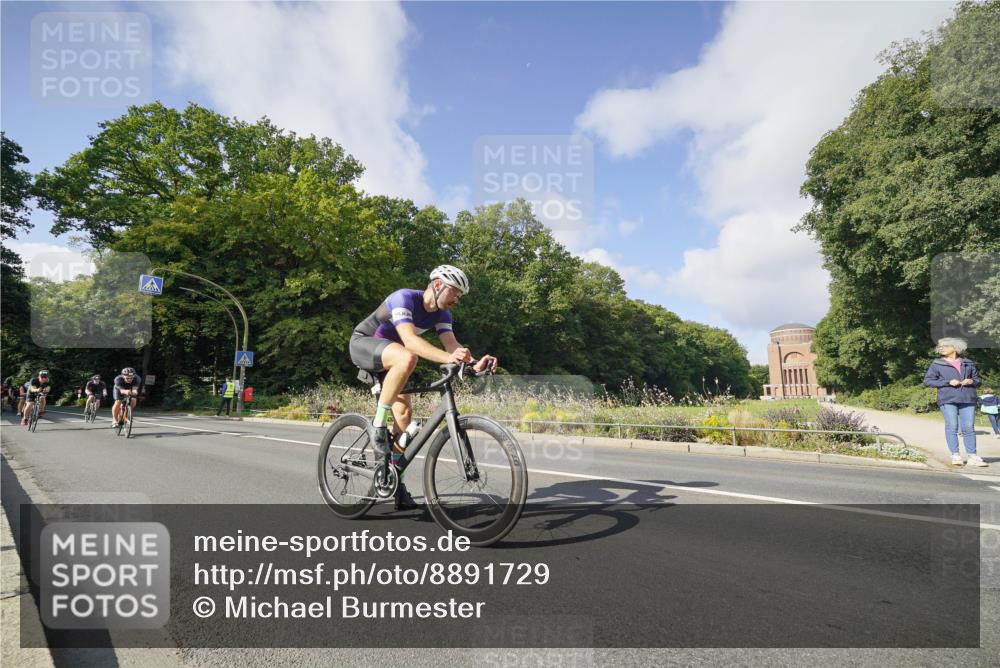 14.09.2025 - Stadtparktriathlon Michael Burmester http://msf.ph/oto/8891729 14.09.2025 10:43:32 Radfahren 693, 734, 764, 783, 788, 797, 798, 805, 811, 817 meine-sportfotos.de
