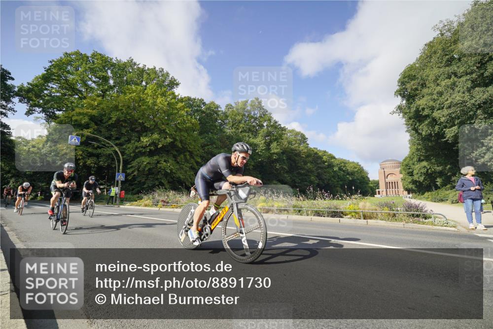 14.09.2025 - Stadtparktriathlon Michael Burmester http://msf.ph/oto/8891730 14.09.2025 10:43:33 Radfahren 693, 734, 764, 783, 788, 797, 798, 805, 811, 817 meine-sportfotos.de