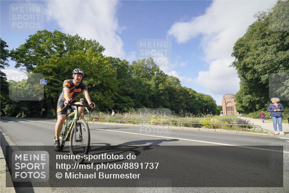 14.09.2025 - Stadtparktriathlon Michael Burmester http://msf.ph/oto/8891737 14.09.2025 10:43:36 Radfahren 693, 734, 764, 783, 788, 797, 798, 805, 811 meine-sportfotos.de