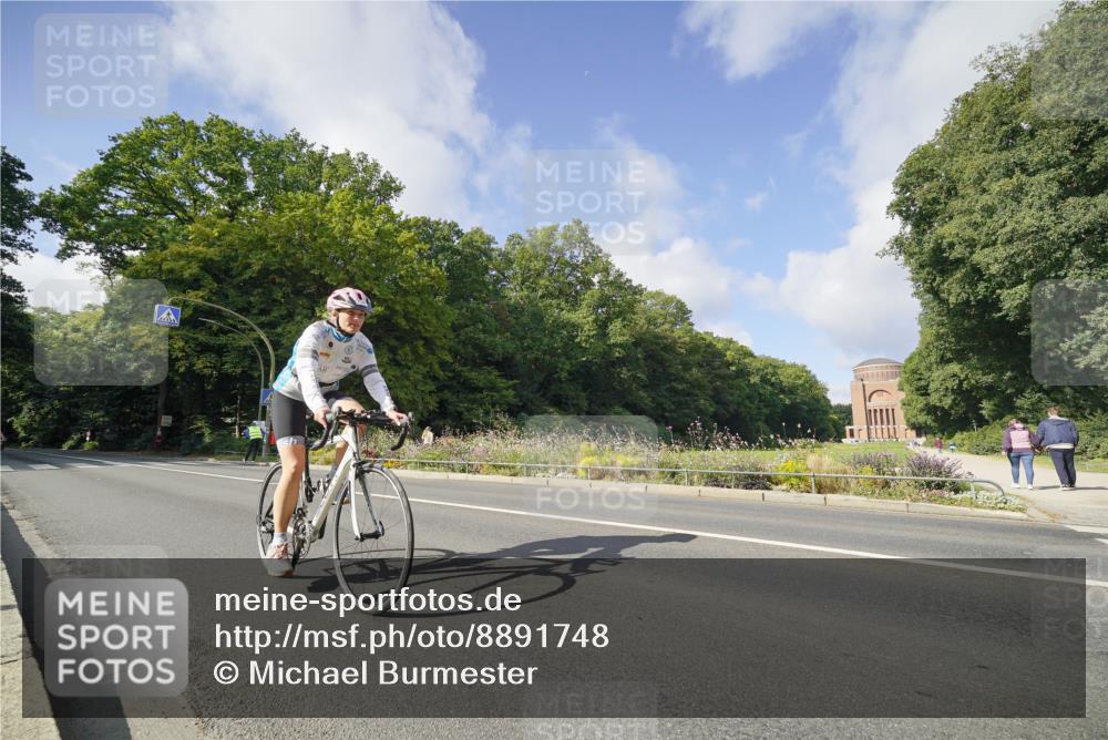 14.09.2025 - Stadtparktriathlon Michael Burmester http://msf.ph/oto/8891748 14.09.2025 10:44:09 Radfahren 668, 718, 753 meine-sportfotos.de