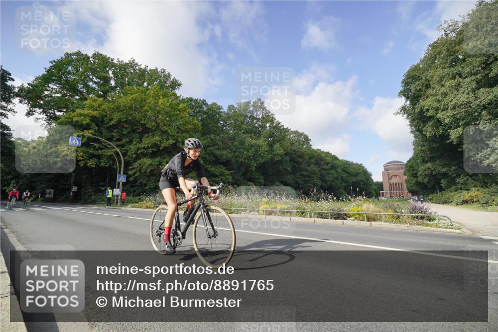 14.09.2025 - Stadtparktriathlon Michael Burmester http://msf.ph/oto/8891765 14.09.2025 10:44:48 Radfahren 631, 694, 743, 750, 785, 813 meine-sportfotos.de