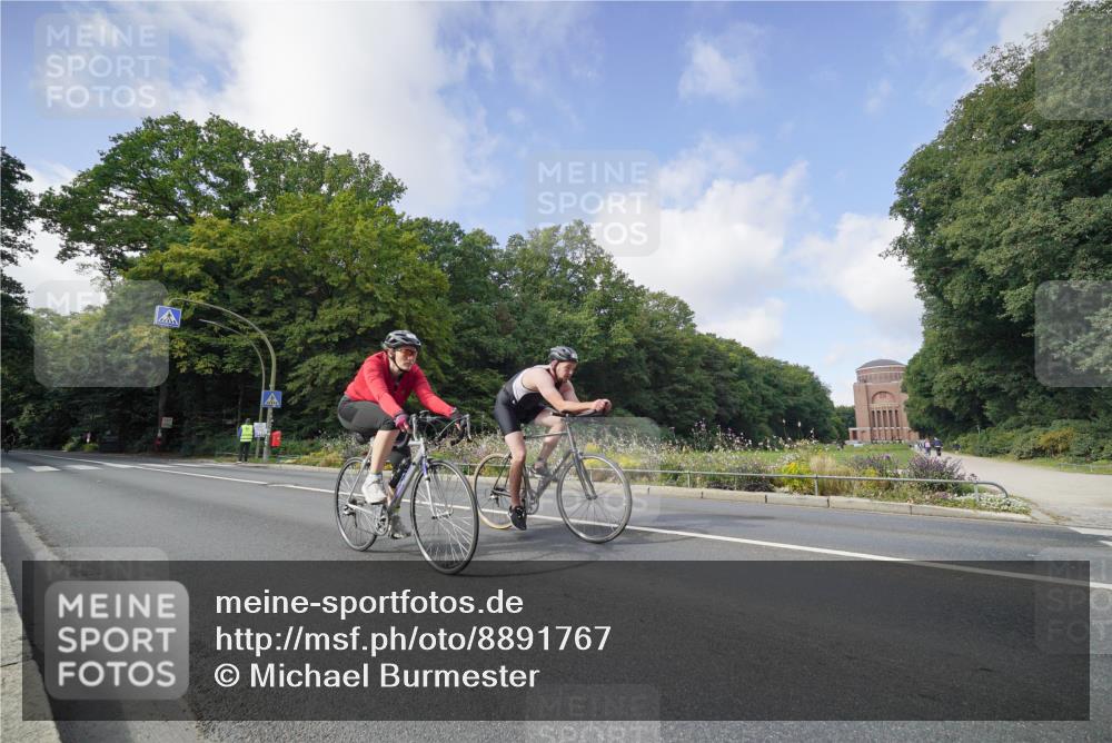 14.09.2025 - Stadtparktriathlon Michael Burmester http://msf.ph/oto/8891767 14.09.2025 10:44:51 Radfahren 631, 694, 743, 750, 785, 804 meine-sportfotos.de