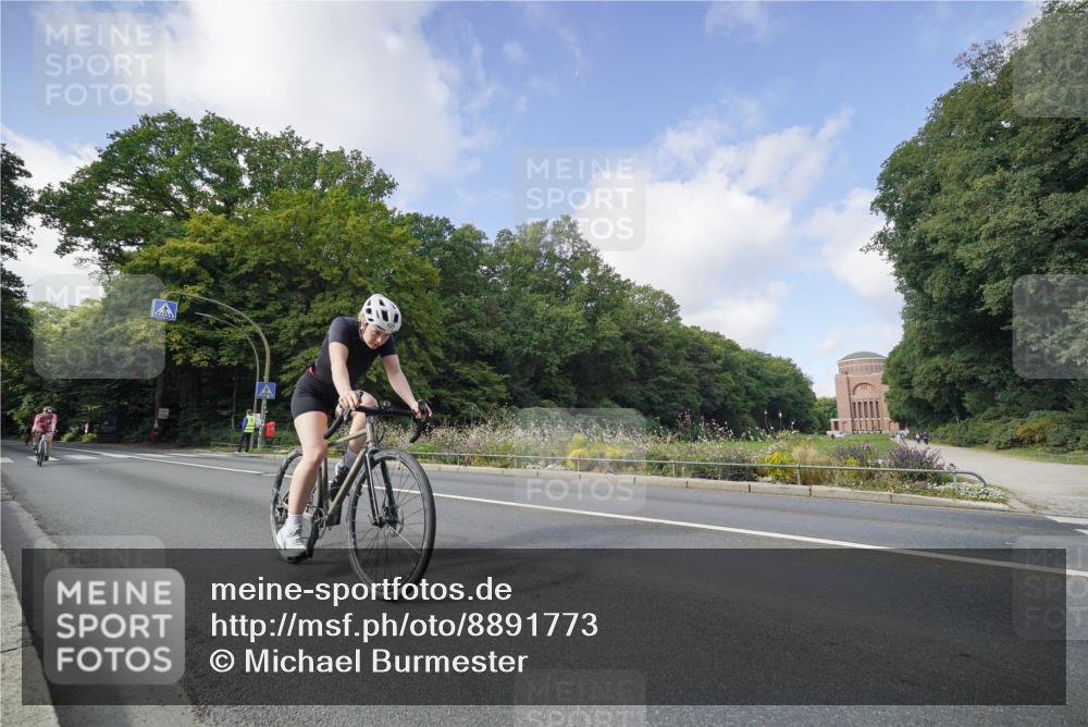 14.09.2025 - Stadtparktriathlon Michael Burmester http://msf.ph/oto/8891773 14.09.2025 10:45:07 Radfahren 627, 629, 671, 691, 759, 799 meine-sportfotos.de