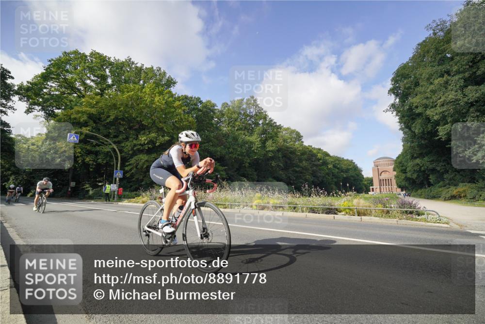 14.09.2025 - Stadtparktriathlon Michael Burmester http://msf.ph/oto/8891778 14.09.2025 10:45:18 Radfahren 642, 723, 730, 748, 759, 799, 800 meine-sportfotos.de