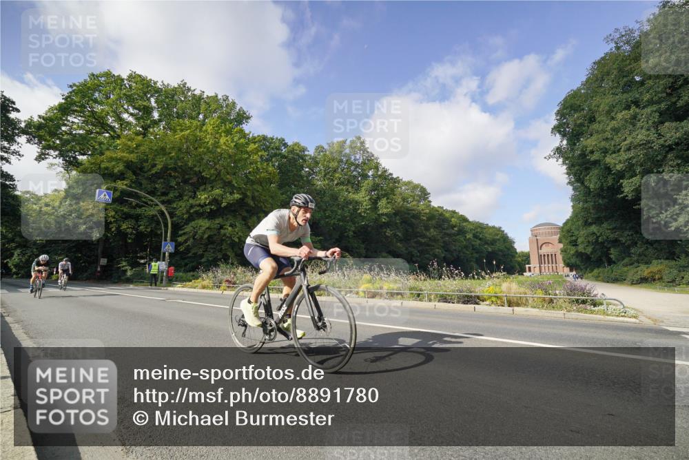14.09.2025 - Stadtparktriathlon Michael Burmester http://msf.ph/oto/8891780 14.09.2025 10:45:19 Radfahren 642, 723, 730, 748, 800 meine-sportfotos.de