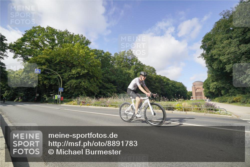 14.09.2025 - Stadtparktriathlon Michael Burmester http://msf.ph/oto/8891783 14.09.2025 10:45:21 Radfahren 639, 642, 723, 730, 748, 800 meine-sportfotos.de