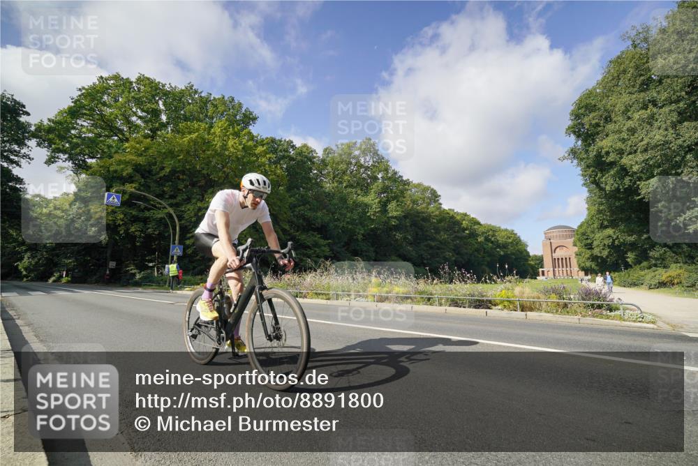 14.09.2025 - Stadtparktriathlon Michael Burmester http://msf.ph/oto/8891800 14.09.2025 10:46:04 Radfahren 702, 808 meine-sportfotos.de