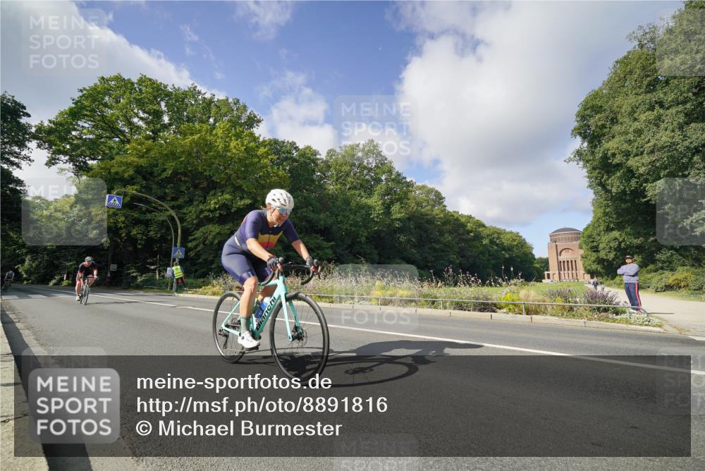14.09.2025 - Stadtparktriathlon Michael Burmester http://msf.ph/oto/8891816 14.09.2025 10:46:51 Radfahren 636, 705, 732, 756, 815 meine-sportfotos.de