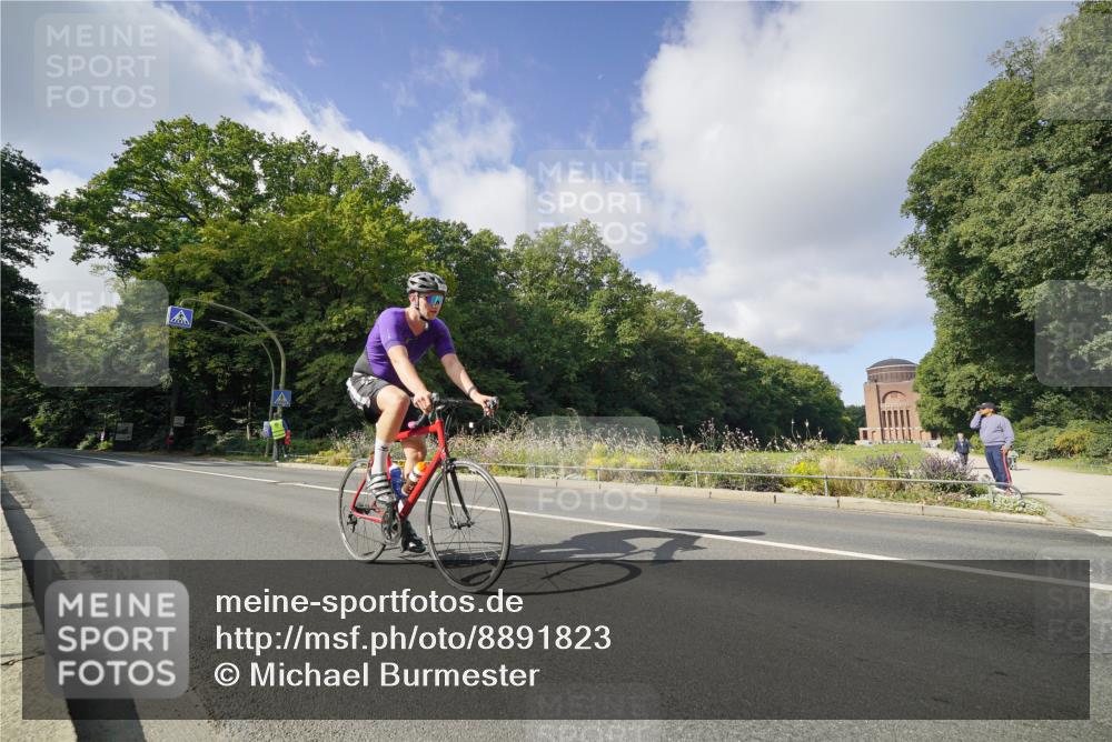 14.09.2025 - Stadtparktriathlon Michael Burmester http://msf.ph/oto/8891823 14.09.2025 10:47:06 Radfahren 699, 786 meine-sportfotos.de