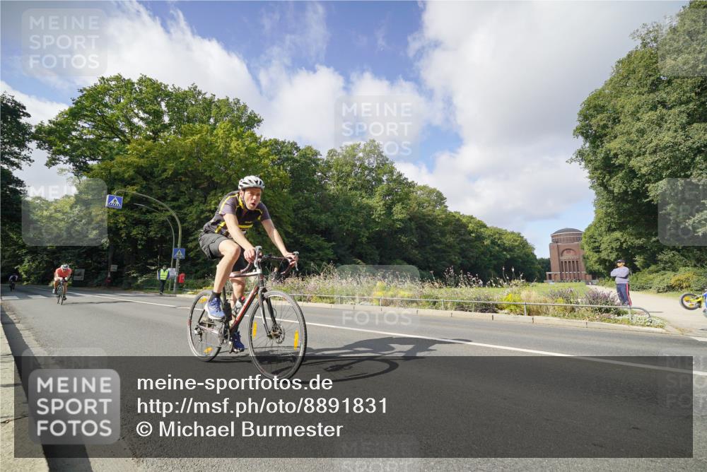 14.09.2025 - Stadtparktriathlon Michael Burmester http://msf.ph/oto/8891831 14.09.2025 10:47:33 Radfahren 650, 736, 780, 790, 801 meine-sportfotos.de