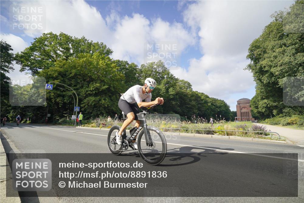 14.09.2025 - Stadtparktriathlon Michael Burmester http://msf.ph/oto/8891836 14.09.2025 10:47:49 Radfahren 641, 697, 729, 787, 793 meine-sportfotos.de