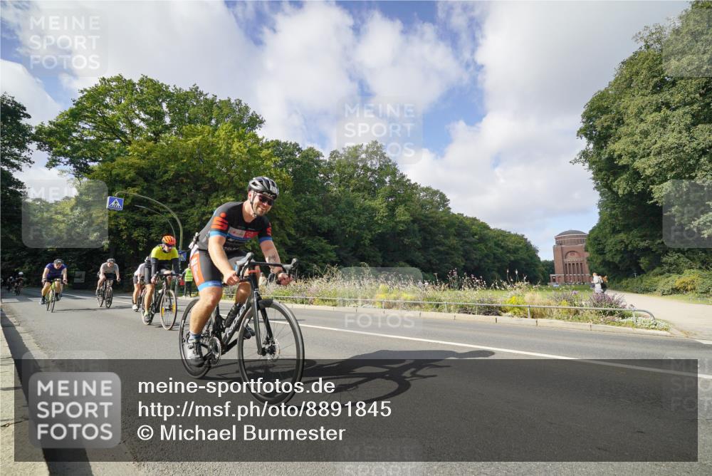 14.09.2025 - Stadtparktriathlon Michael Burmester http://msf.ph/oto/8891845 14.09.2025 10:48:03 Radfahren 647, 662, 665, 695, 728, 740, 749, 762, 765, 777, 818 meine-sportfotos.de