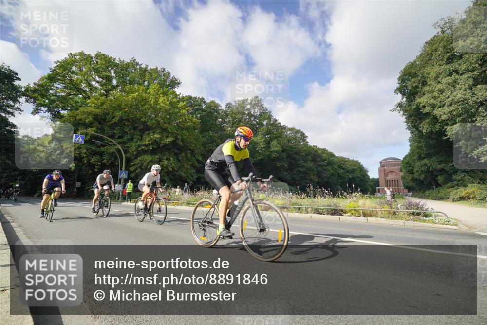 14.09.2025 - Stadtparktriathlon Michael Burmester http://msf.ph/oto/8891846 14.09.2025 10:48:04 Radfahren 647, 662, 665, 695, 728, 740, 749, 762, 765, 777, 818 meine-sportfotos.de