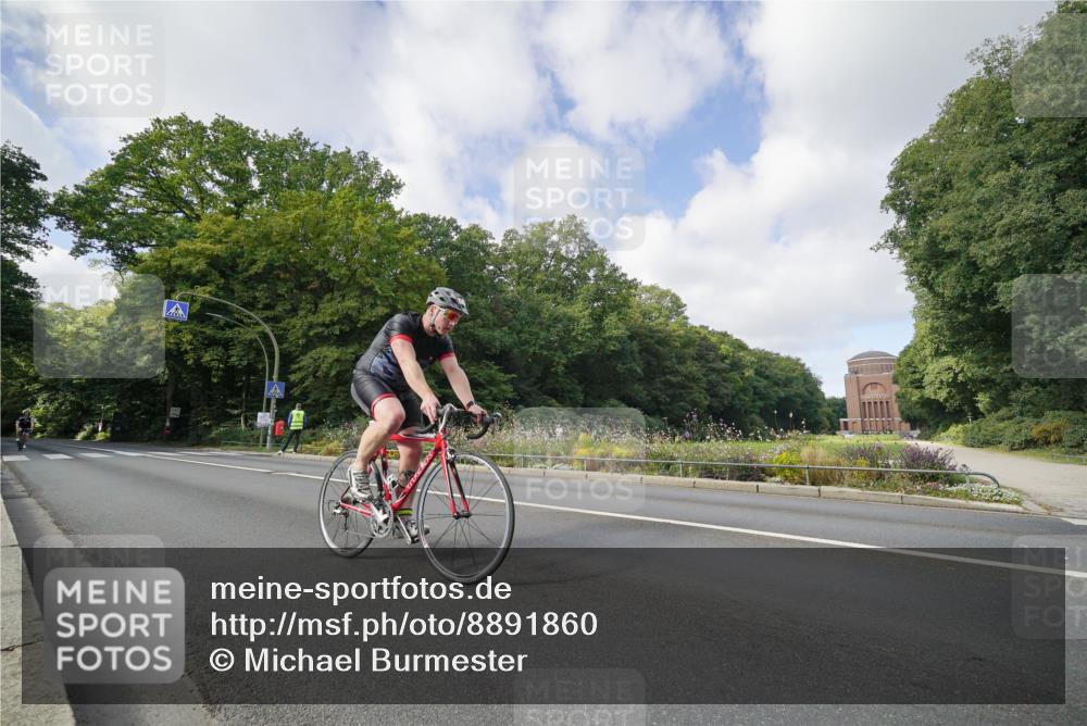 14.09.2025 - Stadtparktriathlon Michael Burmester http://msf.ph/oto/8891860 14.09.2025 10:48:19 Radfahren 776, 792, 796, 803 meine-sportfotos.de
