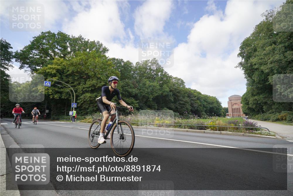 14.09.2025 - Stadtparktriathlon Michael Burmester http://msf.ph/oto/8891874 14.09.2025 10:49:01 Radfahren 558, 674, 746, 760, 770, 771, 778, 802 meine-sportfotos.de
