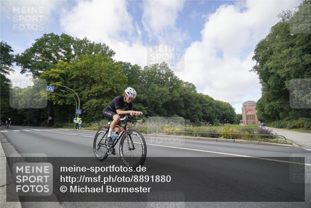 14.09.2025 - Stadtparktriathlon Michael Burmester http://msf.ph/oto/8891880 14.09.2025 10:49:09 Radfahren 558, 637, 674, 755, 770, 774, 816 meine-sportfotos.de