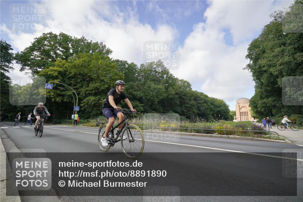 14.09.2025 - Stadtparktriathlon Michael Burmester http://msf.ph/oto/8891890 14.09.2025 10:49:37 Radfahren 712, 714, 791, 821 meine-sportfotos.de