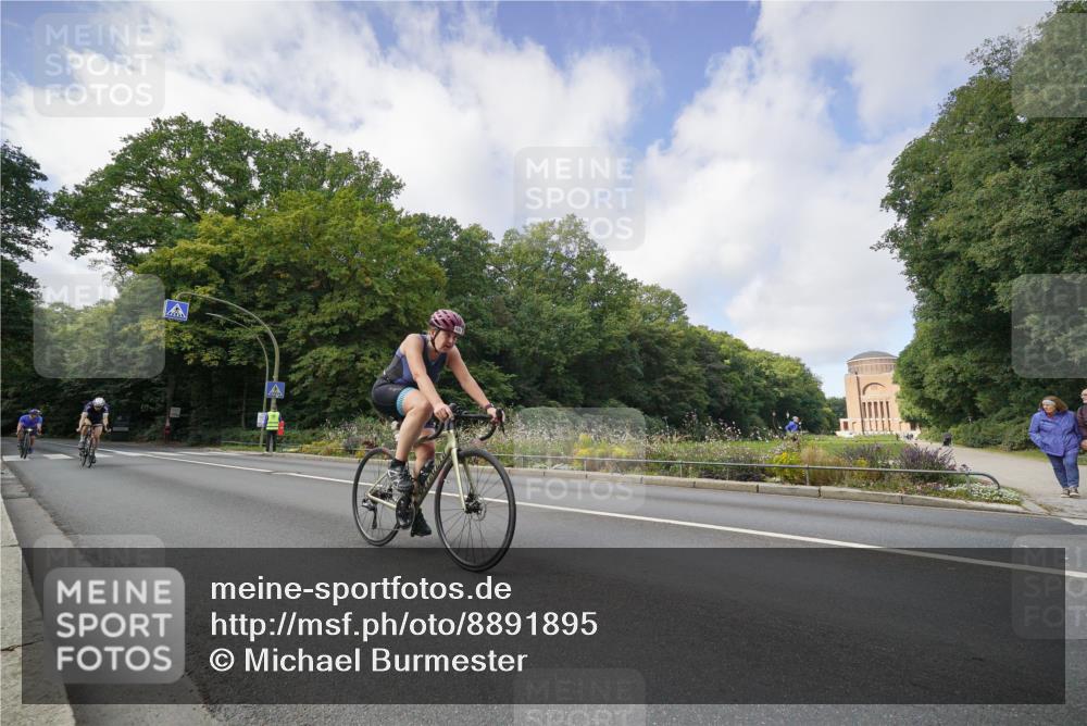 14.09.2025 - Stadtparktriathlon Michael Burmester http://msf.ph/oto/8891895 14.09.2025 10:49:48 Radfahren 638, 643, 744, 754 meine-sportfotos.de