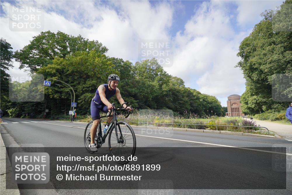 14.09.2025 - Stadtparktriathlon Michael Burmester http://msf.ph/oto/8891899 14.09.2025 10:49:59 Radfahren 767 meine-sportfotos.de