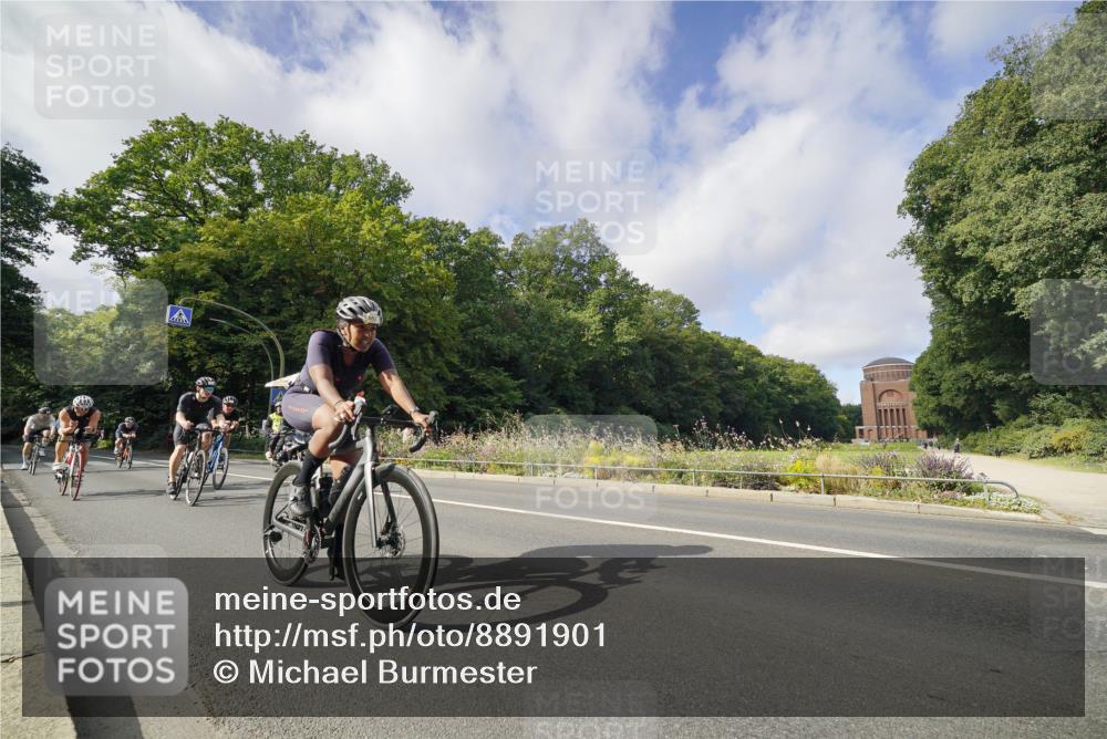 14.09.2025 - Stadtparktriathlon Michael Burmester http://msf.ph/oto/8891901 14.09.2025 10:50:10 Radfahren 681, 692, 764, 783, 788, 798, 811, 817, 820 meine-sportfotos.de
