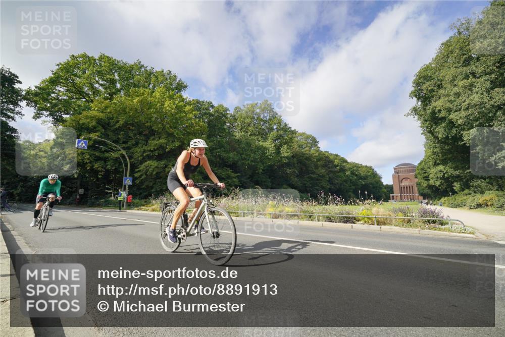 14.09.2025 - Stadtparktriathlon Michael Burmester http://msf.ph/oto/8891913 14.09.2025 10:50:39 Radfahren 676, 683, 739, 753, 782 meine-sportfotos.de