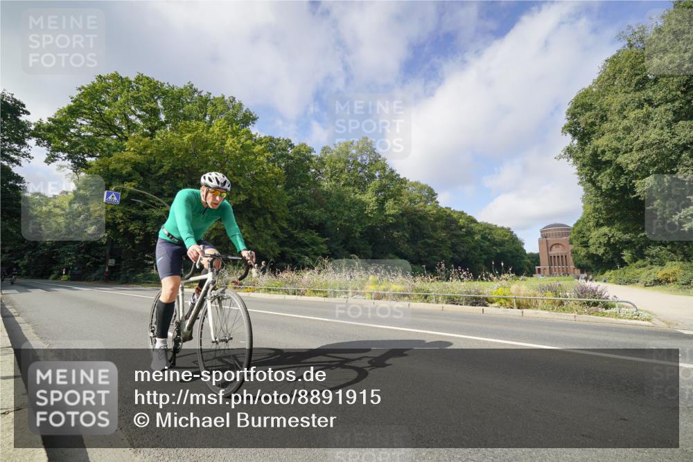 14.09.2025 - Stadtparktriathlon Michael Burmester http://msf.ph/oto/8891915 14.09.2025 10:50:40 Radfahren 676, 683, 739, 753, 782 meine-sportfotos.de