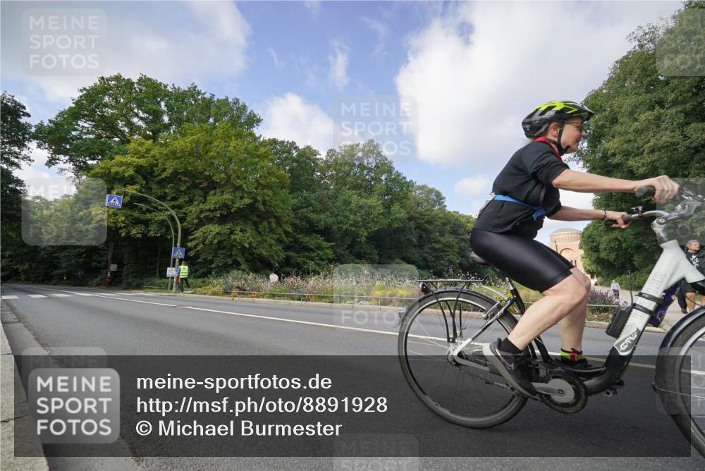 14.09.2025 - Stadtparktriathlon Michael Burmester http://msf.ph/oto/8891928 14.09.2025 10:51:32 Radfahren 664, 682 meine-sportfotos.de
