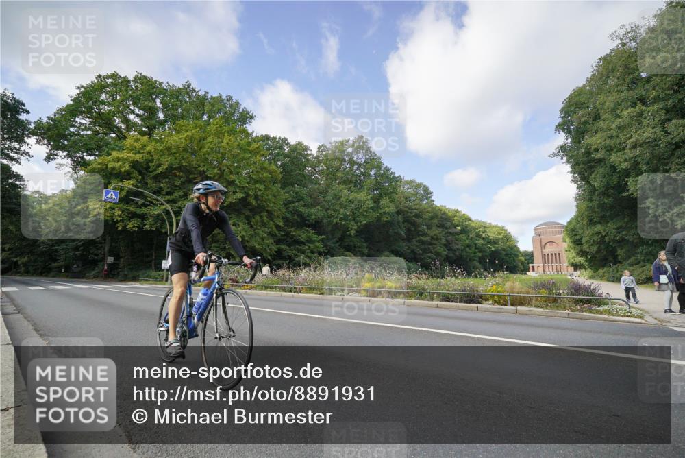 14.09.2025 - Stadtparktriathlon Michael Burmester http://msf.ph/oto/8891931 14.09.2025 10:51:39 Radfahren 664 meine-sportfotos.de