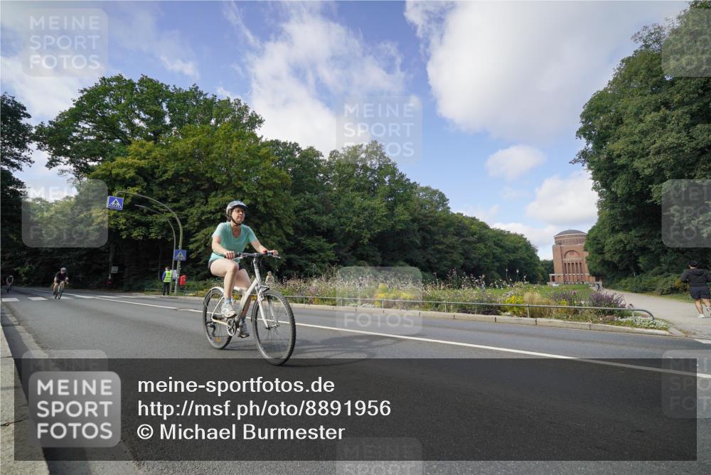 14.09.2025 - Stadtparktriathlon Michael Burmester http://msf.ph/oto/8891956 14.09.2025 10:52:26 Radfahren 633, 655, 663, 677, 748, 800, 805 meine-sportfotos.de