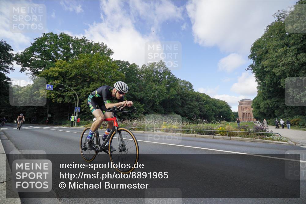 14.09.2025 - Stadtparktriathlon Michael Burmester http://msf.ph/oto/8891965 14.09.2025 10:52:49 Radfahren 646, 657, 694, 718, 723 meine-sportfotos.de