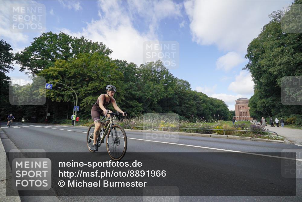 14.09.2025 - Stadtparktriathlon Michael Burmester http://msf.ph/oto/8891966 14.09.2025 10:52:52 Radfahren 646, 657, 723, 730 meine-sportfotos.de