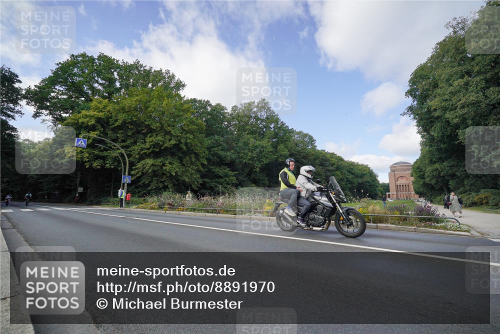 14.09.2025 - Stadtparktriathlon Michael Burmester http://msf.ph/oto/8891970 14.09.2025 10:52:56 Radfahren 646, 657, 708, 730 meine-sportfotos.de