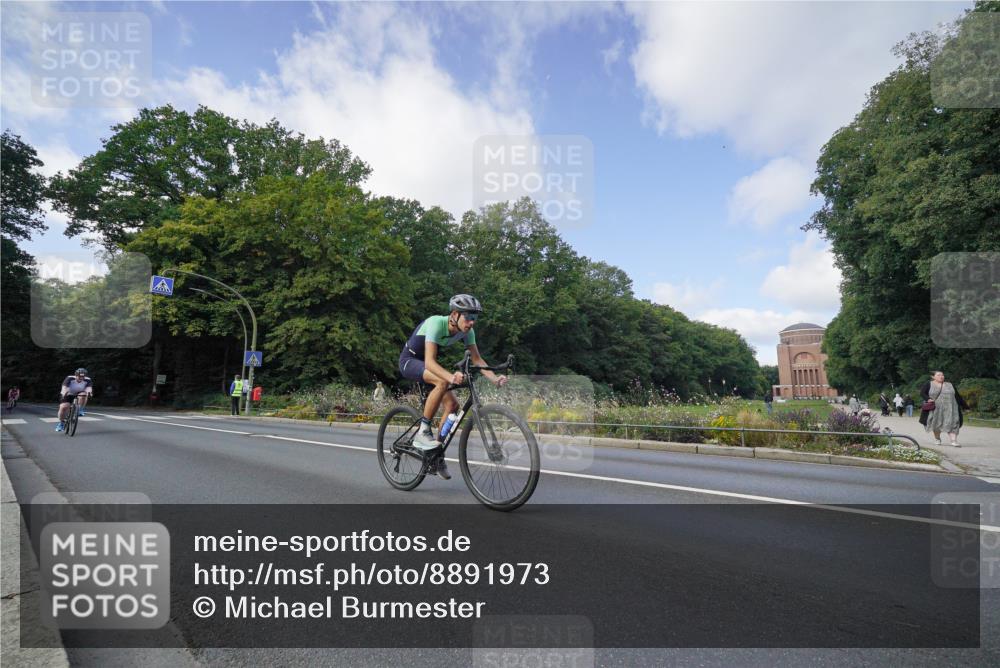 14.09.2025 - Stadtparktriathlon Michael Burmester http://msf.ph/oto/8891973 14.09.2025 10:53:00 Radfahren 657, 691, 708, 730 meine-sportfotos.de
