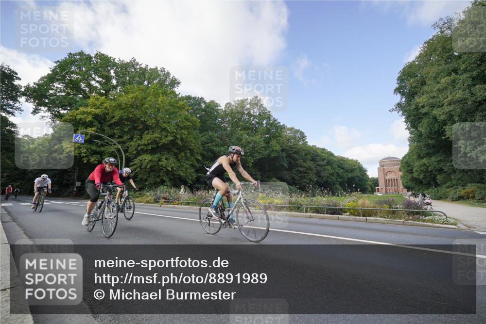 14.09.2025 - Stadtparktriathlon Michael Burmester http://msf.ph/oto/8891989 14.09.2025 10:53:49 Radfahren 631, 668, 685, 758, 766, 808 meine-sportfotos.de
