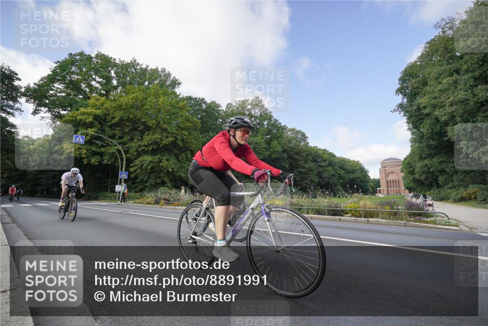 14.09.2025 - Stadtparktriathlon Michael Burmester http://msf.ph/oto/8891991 14.09.2025 10:53:50 Radfahren 631, 668, 685, 758, 766, 808 meine-sportfotos.de