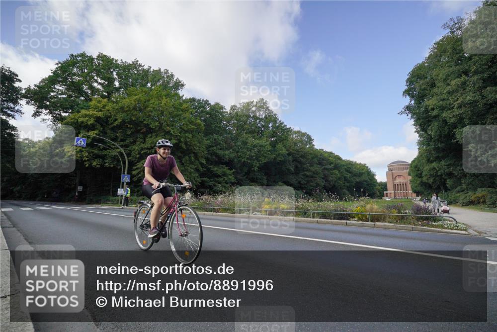 14.09.2025 - Stadtparktriathlon Michael Burmester http://msf.ph/oto/8891996 14.09.2025 10:53:57 Radfahren 668, 758 meine-sportfotos.de