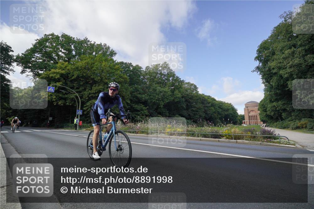 14.09.2025 - Stadtparktriathlon Michael Burmester http://msf.ph/oto/8891998 14.09.2025 10:54:12 Radfahren 735, 761, 793 meine-sportfotos.de