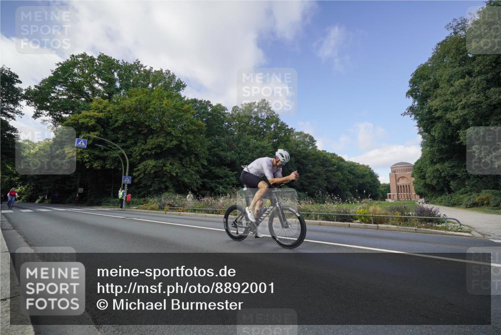 14.09.2025 - Stadtparktriathlon Michael Burmester http://msf.ph/oto/8892001 14.09.2025 10:54:15 Radfahren 735, 761, 793, 865 meine-sportfotos.de